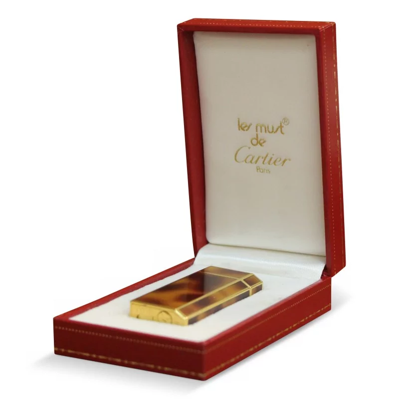 Vintage-Feuerzeug \"Cartier\" aus goldfarbenem Metall, \"Schildpatt\"-Muster in Chinalack - Moinat - Dekorationszubehör